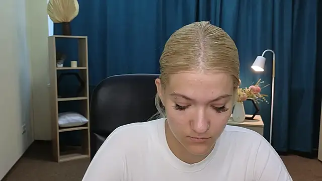 Snapshot of CammyYoula chatting on July 2026 04:16:01 AM CammyYoula online show from July 2026 04:16:01 AM
