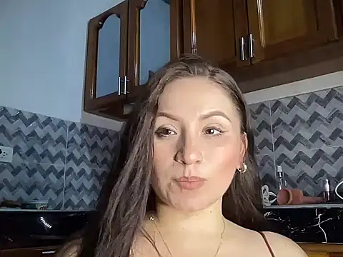 Snapshot of EmmaAlba05 chatting on July 2026 01:30:01 AM EmmaAlba05 online show from July 2026 01:30:01 AM