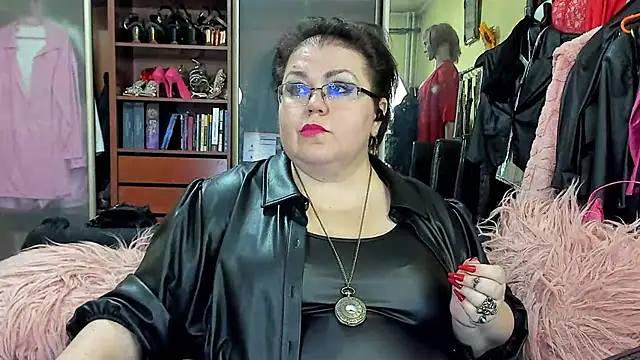 KaryQueen online show from December 2024 06:20:02 PM