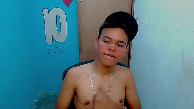 Snapshot of Harry_lov77 chatting on July 2026 01:52:01 AM Harry lov77 online show from July 2026 01:52:01 AM