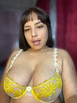 Snapshot of Mia_Bigtits chatting on July 2026 09:19:02 PM Mia Bigtits online show from July 2026 09:19:02 PM
