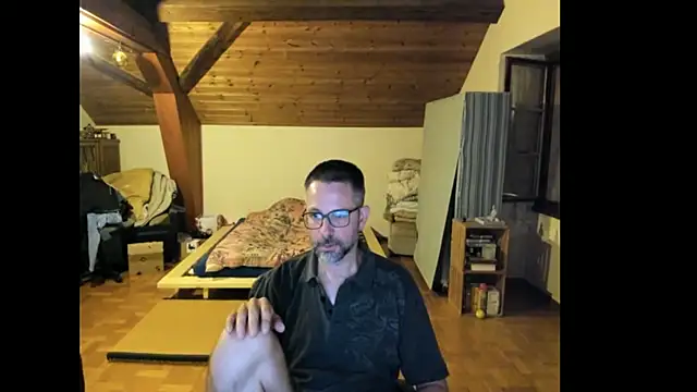 Snapshot of supersquirrel chatting on July 2026 11:33:02 PM supersquirrel online show from July 2026 11:33:02 PM