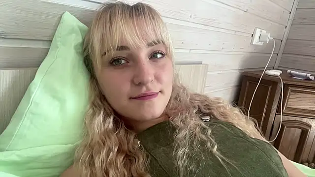 Snapshot of LilEvi chatting on July 2026 06:41:02 AM LilEvi online show from July 2026 06:41:02 AM