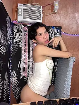 Snapshot of UrasianFemboy chatting on July 2026 03:07:02 PM UrasianFemboy online show from July 2026 03:07:02 PM