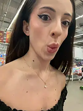 MoonLinaa online show from July 2026 11:24:01 AM