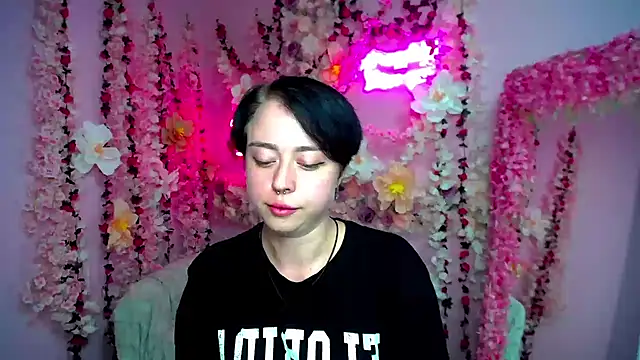 Snapshot of Adelin_R chatting on July 2026 11:53:01 AM Adelin R online show from July 2026 11:53:01 AM