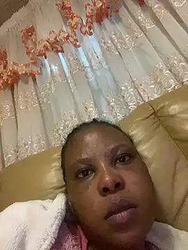 Snapshot of HeyHoneyBee chatting on July 2026 08:41:02 PM HeyHoneyBee online show from July 2026 08:41:02 PM