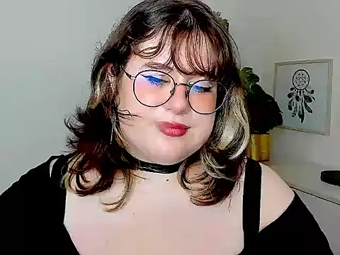 Snapshot of OpheliaLush chatting on August 2026 05:32:02 AM OpheliaLush online show from August 2026 05:32:02 AM