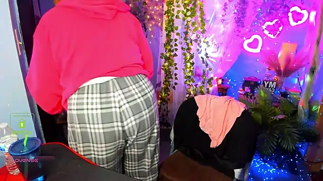 Snapshot of EllieFantastique chatting on March 2025 05:28:02 PM EllieFantastique online show from March 2025 05:28:02 PM