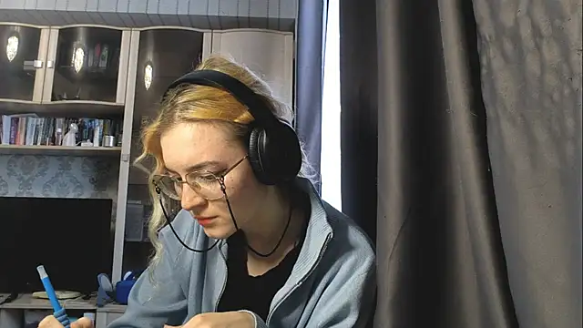Adelinetre online show from July 2026 03:55:01 PM