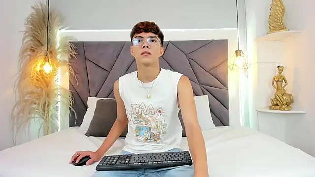 Snapshot of ErickDelRio chatting on August 2026 11:24:02 AM ErickDelRio online show from August 2026 11:24:02 AM