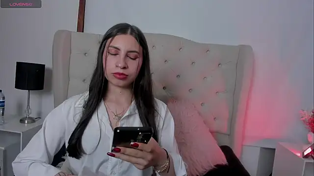 Snapshot of EmmillyQueen chatting on August 2026 03:08:02 AM EmmillyQueen online show from August 2026 03:08:02 AM