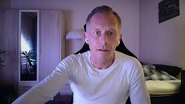 Snapshot of slaveboy2016@xh chatting on May 2026 09:33:02 PM slaveboy2016xh online show from May 2026 09:33:02 PM