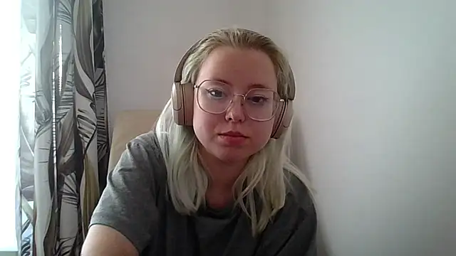 Snapshot of MaddieTeen chatting on August 2026 05:26:02 PM MaddieTeen online show from August 2026 05:26:02 PM