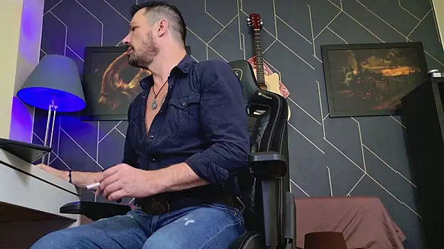 ChrisKox online show from December 2025 02:32:02 AM