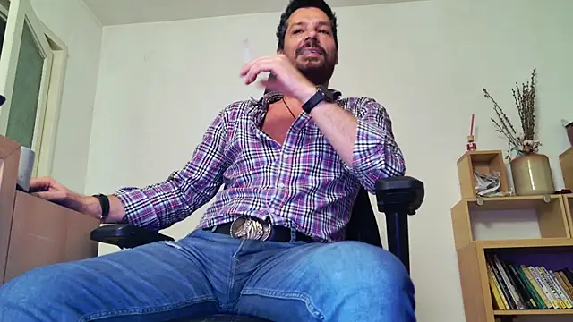 Snapshot of ChrisKox chatting on April 2026 07:31:01 PM ChrisKox online show from April 2026 07:31:01 PM