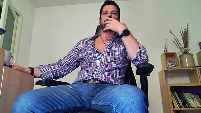 Snapshot of ChrisKox chatting on April 2026 09:52:01 PM ChrisKox online show from April 2026 09:52:01 PM