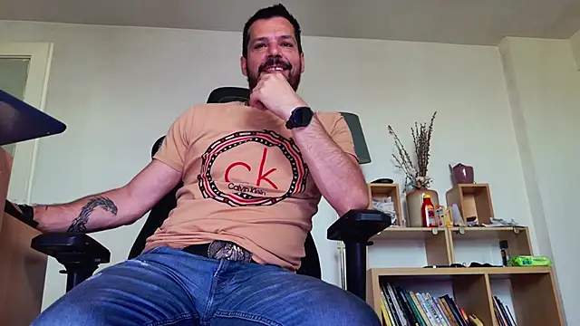 Snapshot of ChrisKox chatting on May 2026 03:47:01 AM ChrisKox online show from May 2026 03:47:01 AM