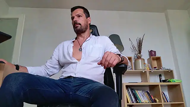 Snapshot of ChrisKox chatting on June 2026 07:43:01 AM ChrisKox online show from June 2026 07:43:01 AM