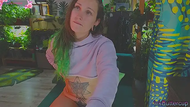 Snapshot of Dead_Butterfly chatting on September 2025 03:39:02 AM Dead Butterfly online show from September 2025 03:39:02 AM