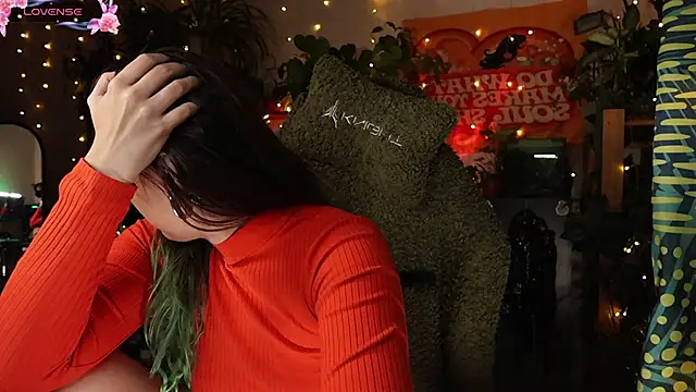 Snapshot of Dead_Butterfly chatting on October 2025 02:45:02 AM Dead Butterfly online show from October 2025 02:45:02 AM