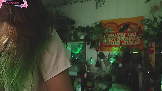 Snapshot of Dead_Butterfly chatting on November 2025 04:26:02 AM Dead Butterfly online show from November 2025 04:26:02 AM