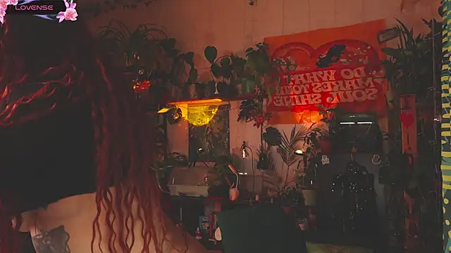 Snapshot of Dead_Butterfly chatting on November 2025 03:34:01 AM Dead Butterfly online show from November 2025 03:34:01 AM