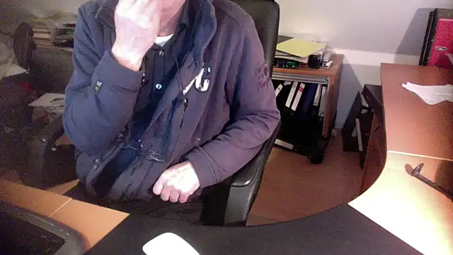 Snapshot of outlaw200 chatting on December 2024 06:28:02 PM outlaw200 online show from December 2024 06:28:02 PM