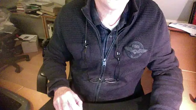 Snapshot of outlaw200 chatting on December 2024 08:15:01 PM outlaw200 online show from December 2024 08:15:01 PM