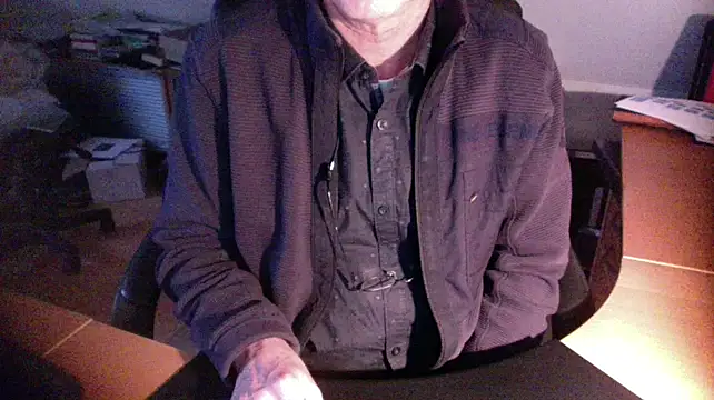 Snapshot of outlaw200 chatting on January 2025 03:07:01 PM outlaw200 online show from January 2025 03:07:01 PM