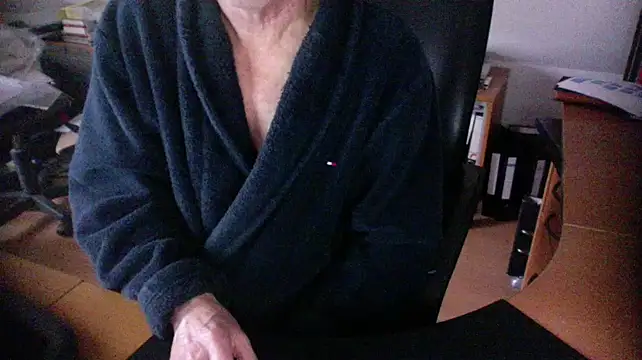 Snapshot of outlaw200 chatting on January 2025 12:10:01 PM outlaw200 online show from January 2025 12:10:01 PM