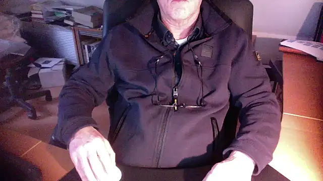 Snapshot of outlaw200 chatting on January 2025 02:58:01 PM outlaw200 online show from January 2025 02:58:01 PM