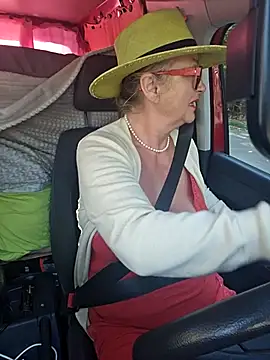 MucMilf59 online show from September 2025 07:43:01 AM