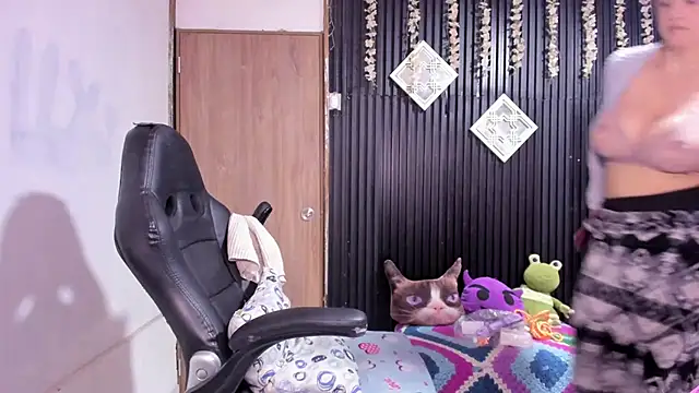 lalanaughty online show from April 2026 09:40:02 AM