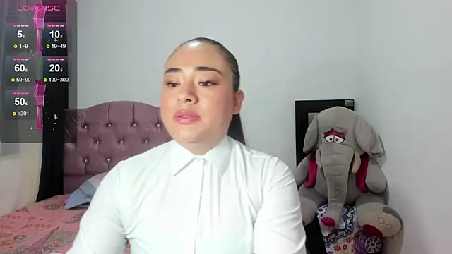 Snapshot of ReyleDoll chatting on May 2026 11:24:02 PM ReyleDoll online show from May 2026 11:24:02 PM