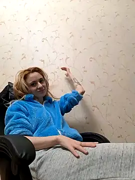 YogisticJuli666 online show from December 2024 07:13:02 AM