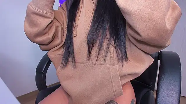 Lisegg  online show from March 2025 06:19:02 PM