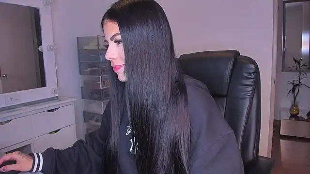 Lisegg  online show from March 2025 11:27:02 AM