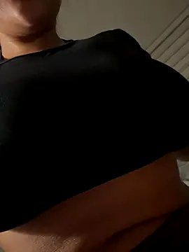 adrianalobo online show from October 2025 02:21:02 AM