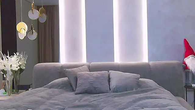 Snapshot of Sinful_Eyes chatting on December 2024 01:11:02 PM Sinful Eyes online show from December 2024 01:11:02 PM