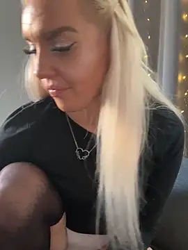 Snapshot of MIA-XXX chatting on November 2025 11:54:01 AM MIA-XXX online show from November 2025 11:54:01 AM