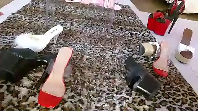 Snapshot of Sweet-Ginger chatting on January 2025 04:45:01 PM Sweet-Ginger online show from January 2025 04:45:01 PM