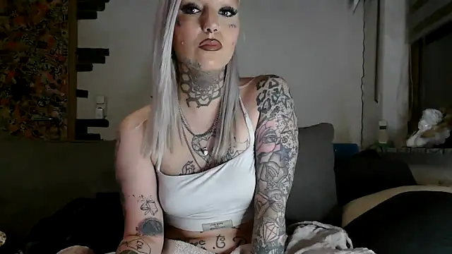 Snapshot of RoxxyInk chatting on April 2026 10:04:02 PM RoxxyInk online show from April 2026 10:04:02 PM