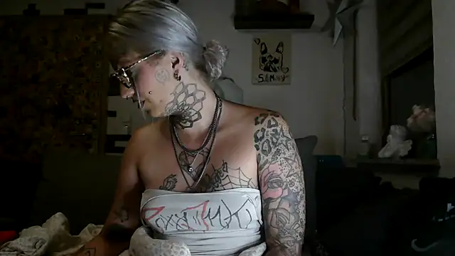 Snapshot of RoxxyInk chatting on July 2026 01:25:02 AM RoxxyInk online show from July 2026 01:25:02 AM