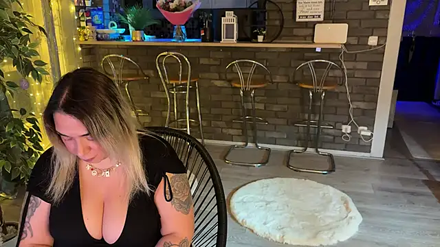 Monageil online show from February 2026 05:49:02 PM