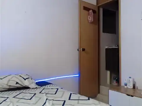 Snapshot of evolet01 chatting on December 2024 12:52:01 AM evolet01 online show from December 2024 12:52:01 AM