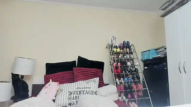 juliahayessxx online show from February 2025 08:00:01 PM