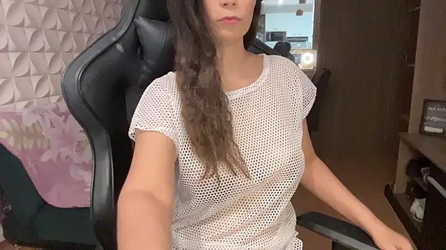 Snapshot of Leilacharlotte chatting on April 2026 01:02:02 PM Leilacharlotte online show from April 2026 01:02:02 PM