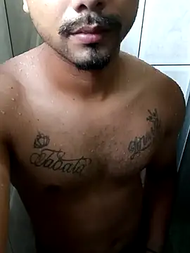 garoto1997 online show from December 2025 02:13:02 PM