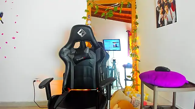 Susan Foxx online show from March 2025 10:26:02 PM